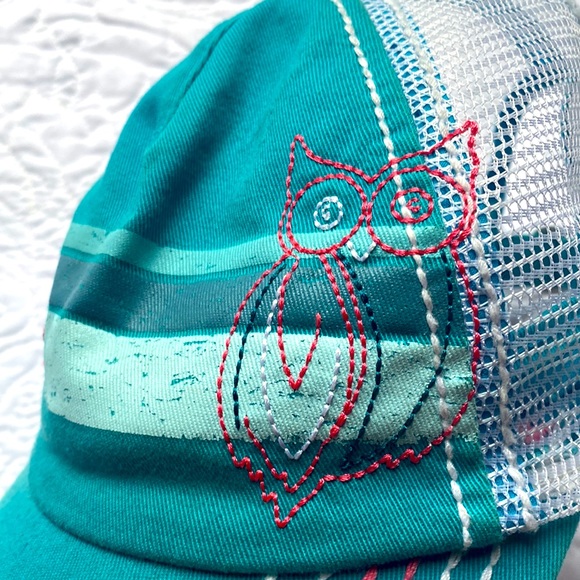 Hooters 🦉 Ball Cap Adjustable - Picture 3 of 4